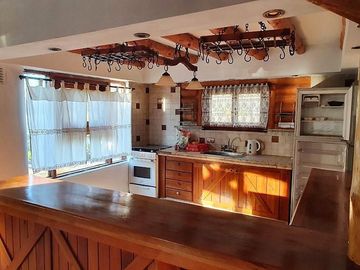 Casa en venta - 4 dormitorios 3 baños - 300mts2 - Haras del Sur I, La Plata