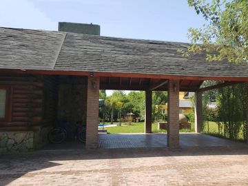 Casa en venta - 4 dormitorios 3 baños - 300mts2 - Haras del Sur I, La Plata