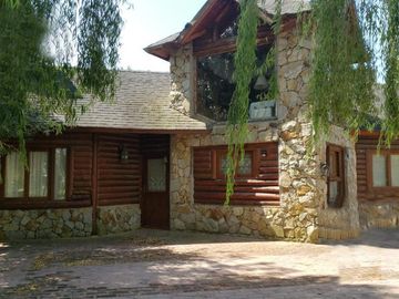Casa en venta - 4 dormitorios 3 baños - 300mts2 - Haras del Sur I, La Plata