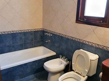 Casa en venta - 4 dormitorios 3 baños - 300mts2 - Haras del Sur I, La Plata