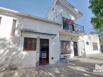 Casa 3 ambientes con dos departamento y lote lindero  de 10x20 - San Fernando