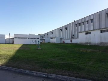 Planta industrial de 13745 m2 cub, en Moreno