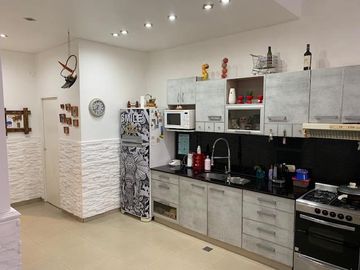 EXCEPC PH PB TIPO LOFT ESPECTAC JARDÍN  PARR IGUAL A ESTREN TOTALM RECICL C/POSIB CONSTRUCC DE MÁS AMBIENTES