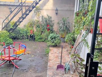 EXCEPC PH PB TIPO LOFT ESPECTAC JARDÍN  PARR IGUAL A ESTREN TOTALM RECICL C/POSIB CONSTRUCC DE MÁS AMBIENTES