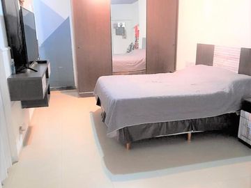 EXCEPC PH PB TIPO LOFT ESPECTAC JARDÍN  PARR IGUAL A ESTREN TOTALM RECICL C/POSIB CONSTRUCC DE MÁS AMBIENTES