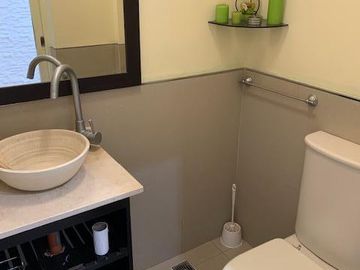 EXCEPC PH PB TIPO LOFT ESPECTAC JARDÍN  PARR IGUAL A ESTREN TOTALM RECICL C/POSIB CONSTRUCC DE MÁS AMBIENTES