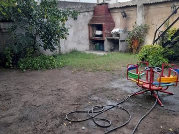 EXCEPC PH PB TIPO LOFT ESPECTAC JARDÍN  PARR IGUAL A ESTREN TOTALM RECICL C/POSIB CONSTRUCC DE MÁS AMBIENTES