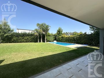 Casa en venta - alquiler Pileta - barrio La Horqueta de Echeverría