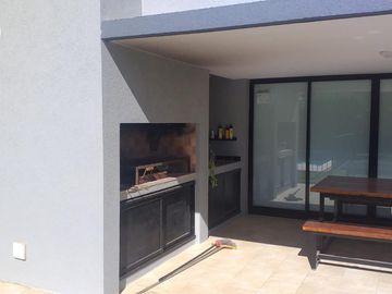 Casa en venta - alquiler Pileta - barrio La Horqueta de Echeverría