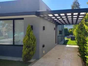 Casa en venta - alquiler Pileta - barrio La Horqueta de Echeverría