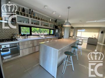 Casa en venta - alquiler Pileta - barrio La Horqueta de Echeverría
