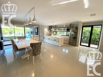 Casa en venta - alquiler Pileta - barrio La Horqueta de Echeverría