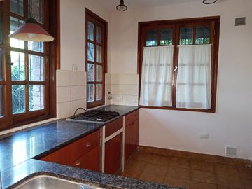 casa en venta en city bell. gonnet