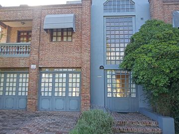 casa en venta en city bell. gonnet