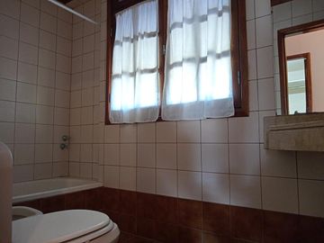 casa en venta en city bell. gonnet