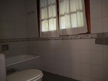 casa en venta en city bell. gonnet