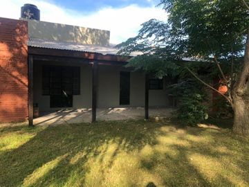 Casa en venta - 2 Dormitorios 1 Baño - Cocheras - 698Mts2 - Pipinas