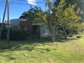 Casa en venta - 2 Dormitorios 1 Baño - Cocheras - 698Mts2 - Pipinas