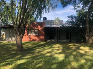 Casa en venta - 2 Dormitorios 1 Baño - Cocheras - 698Mts2 - Pipinas