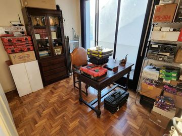 SOLIDA Y AMPLIA CASA DE 5 AMBIENTES EN VENTA CON JARDIN, PILETA Y TERRAZA. OLIVOS