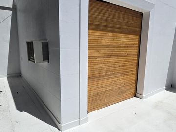 SOLIDA Y AMPLIA CASA DE 5 AMBIENTES EN VENTA CON JARDIN, PILETA Y TERRAZA. OLIVOS