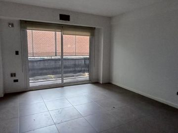 Departamento 3 Ambientes C/ Balcón y Patio - Quilmes Centro