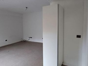 Departamento 3 Ambientes C/ Balcón y Patio - Quilmes Centro