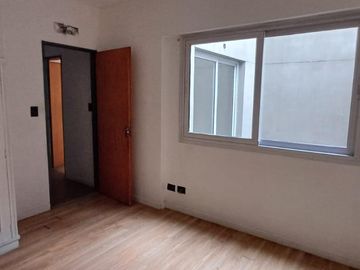 Departamento 3 Ambientes C/ Balcón y Patio - Quilmes Centro