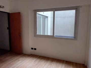 Departamento 3 Ambientes C/ Balcón y Patio - Quilmes Centro