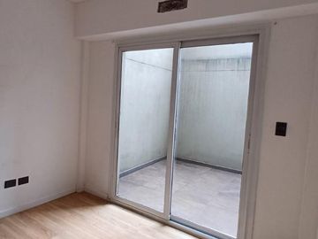 Departamento 3 Ambientes C/ Balcón y Patio - Quilmes Centro