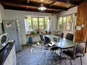 Casa de 5 ambientes El Bolsón, Ubicación Céntrica (FC-143)