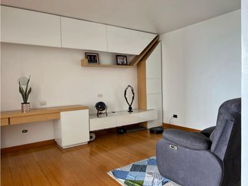 SE VENDE APARTAMENTO OESTE DUPLEX GRAN ESPACIO Y LUJO.