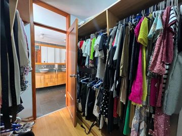 SE VENDE APARTAMENTO OESTE DUPLEX GRAN ESPACIO Y LUJO.