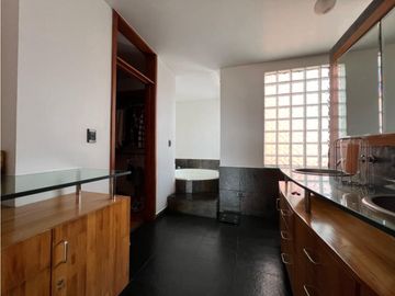 SE VENDE APARTAMENTO OESTE DUPLEX GRAN ESPACIO Y LUJO.
