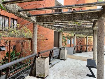 SE VENDE APARTAMENTO OESTE DUPLEX GRAN ESPACIO Y LUJO.