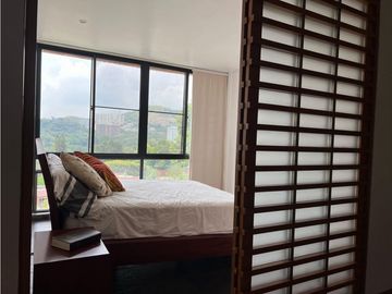 SE VENDE APARTAMENTO OESTE DUPLEX GRAN ESPACIO Y LUJO.