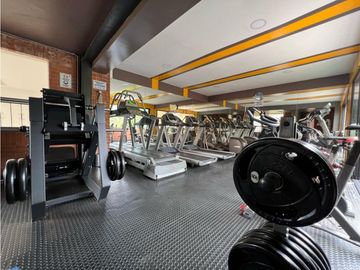 SE VENDE APARTAMENTO OESTE DUPLEX GRAN ESPACIO Y LUJO.