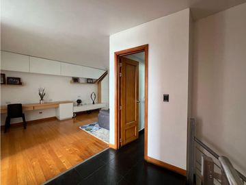 SE VENDE APARTAMENTO OESTE DUPLEX GRAN ESPACIO Y LUJO.