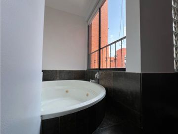 SE VENDE APARTAMENTO OESTE DUPLEX GRAN ESPACIO Y LUJO.