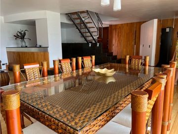SE VENDE APARTAMENTO OESTE DUPLEX GRAN ESPACIO Y LUJO.