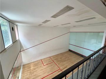 SE VENDE APARTAMENTO OESTE DUPLEX GRAN ESPACIO Y LUJO.