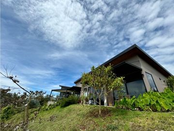 Vendo hermosísima casa Campestre vereda el Capiro, Rionegro