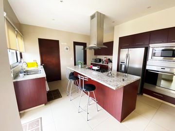 Casa en venta en Lomas de Angelópolis 1, en Cluster 222A, muy cerca de Sonata con 500m2 de jardín