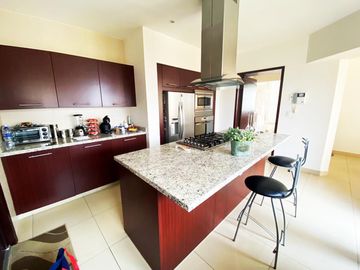 Casa en venta en Lomas de Angelópolis 1, en Cluster 222A, muy cerca de Sonata con 500m2 de jardín