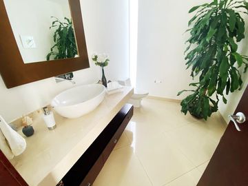 Casa en venta en Lomas de Angelópolis 1, en Cluster 222A, muy cerca de Sonata con 500m2 de jardín