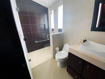 Casa en venta en Lomas de Angelópolis 1, en Cluster 222A, muy cerca de Sonata con 500m2 de jardín