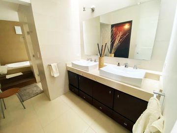 Casa en venta en Lomas de Angelópolis 1, en Cluster 222A, muy cerca de Sonata con 500m2 de jardín