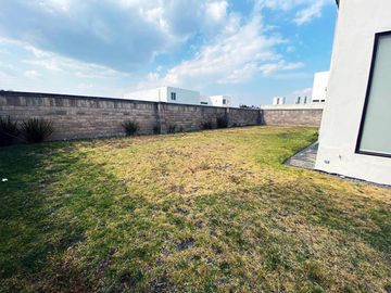 Casa en venta en Lomas de Angelópolis 1, en Cluster 222A, muy cerca de Sonata con 500m2 de jardín