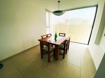 Casa en venta en Lomas de Angelópolis 1, en Cluster 222A, muy cerca de Sonata con 500m2 de jardín