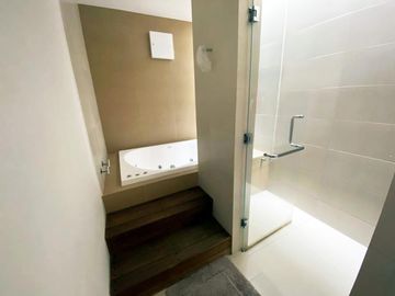 Casa en venta en Lomas de Angelópolis 1, en Cluster 222A, muy cerca de Sonata con 500m2 de jardín
